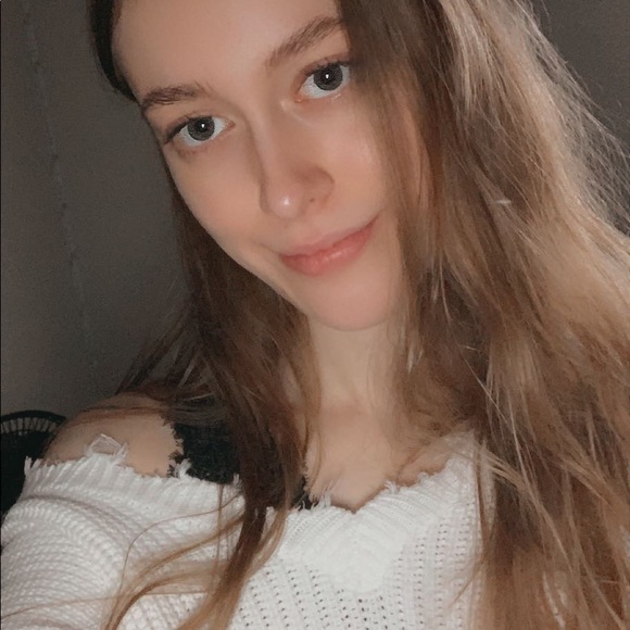 Meet your posher, Sabrina - Picture 1 of 1